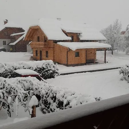 Country Lungau شقة *